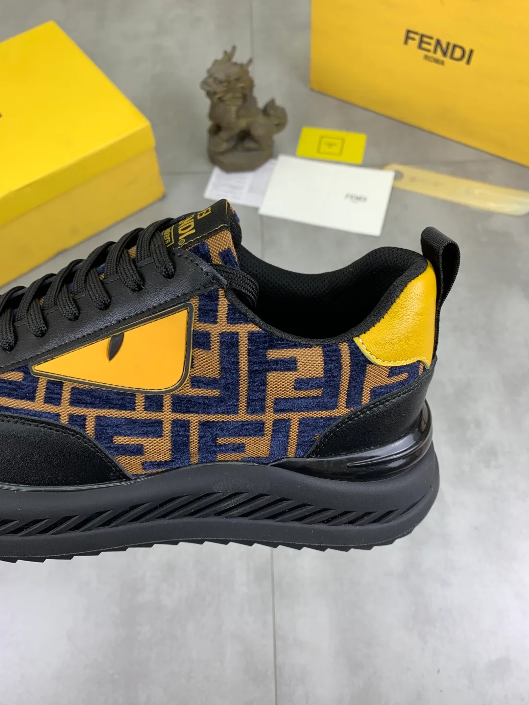 ​Men's shoes 💰P460 💰[New] Little Monster 🆘 New FENDI (Fendi) counter new 🕶️🕶️Simple routing effect, showing an elegant and cool driving shoe 🎬Using imported calfskin + first-layer pigskin lining🐂Excellent material🎬Detailed workmanship 🤗Comfortable foot feel➰➰. ​Pair it with any outfit to show your taste and temperament, low-key luxury ♻️Design ​simple and elegant ​noble and fashionable 🍃​Very loved and favored by trendy men 💓❤️Size: 38-44 (45 46 customized) 3⃣️ colors available